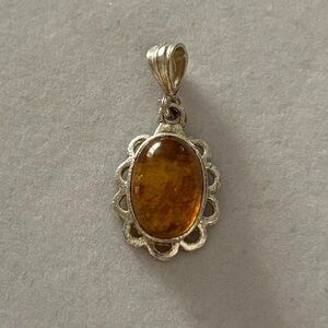 925 Sterling Silver Amber Cabochon Scalloped Frame Oval Necklace Pendant Charm